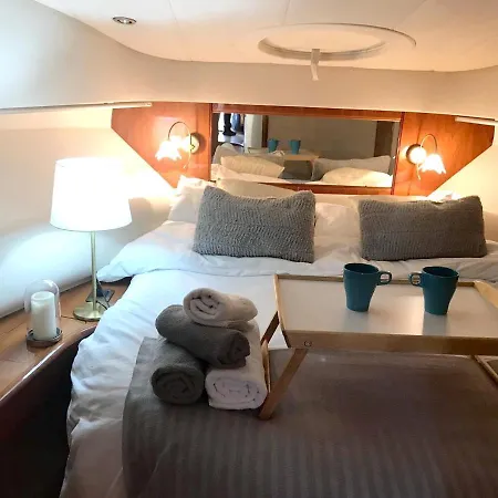 Holiday Puerto De Marina Internacional بيت للعطل