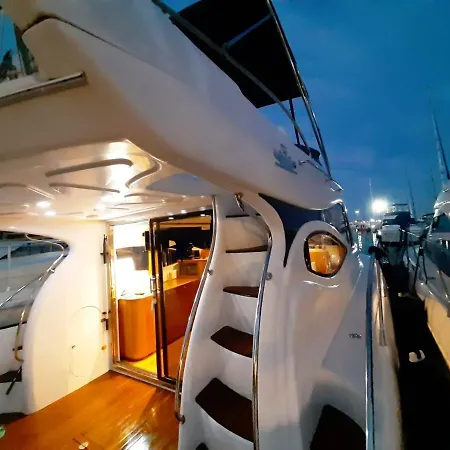 Holiday Puerto De Marina Internacional تورّيفيِخا