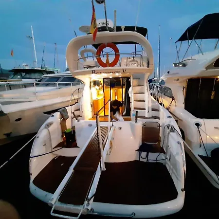 Holiday Puerto De Marina Internacional بيت للعطل تورّيفيِخا